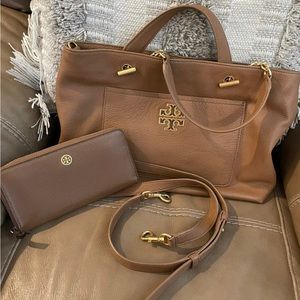 Tory Burch tote bag with matching wallet!
